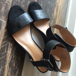 Black Nine West low wedge sandal